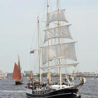 2500_7814 Ein Segelschiff unter Segeln auf der Elbe vor Hamburg. | Hafengeburtstag Hamburg - groesstes Hafenfest der Welt
